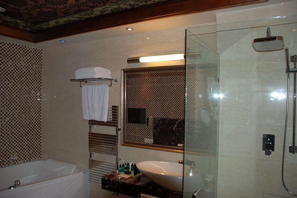 Metropolis Hotel Bistriţa Extérieur photo
