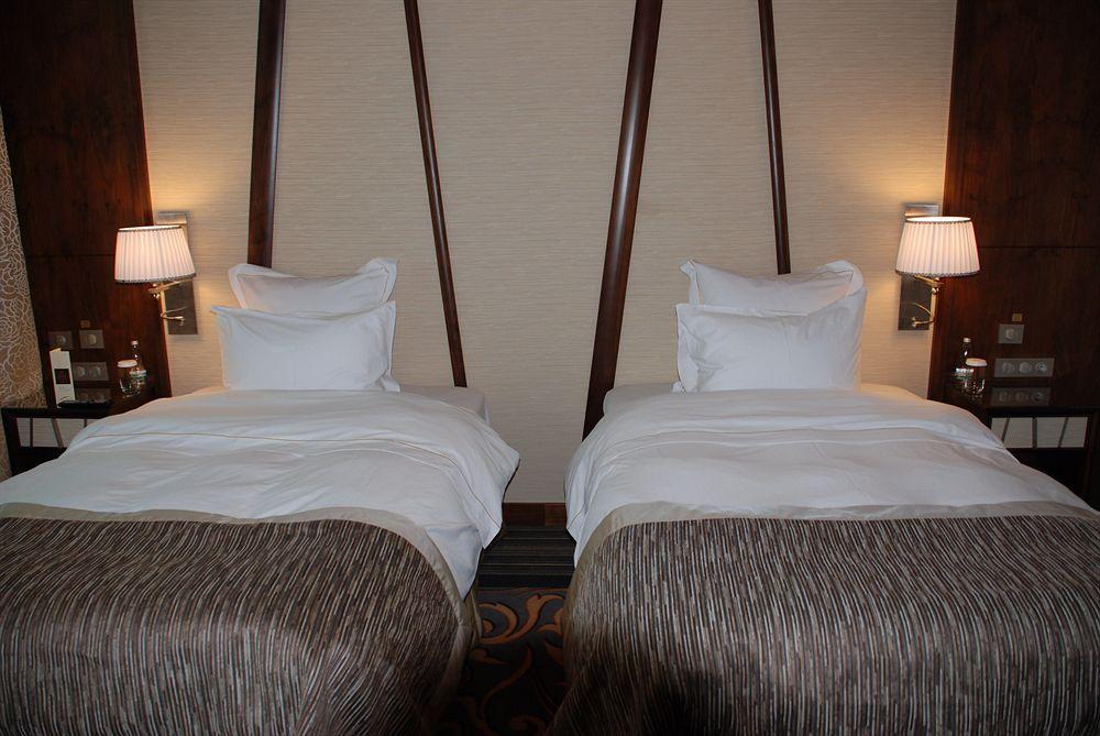 Metropolis Hotel Bistriţa Extérieur photo