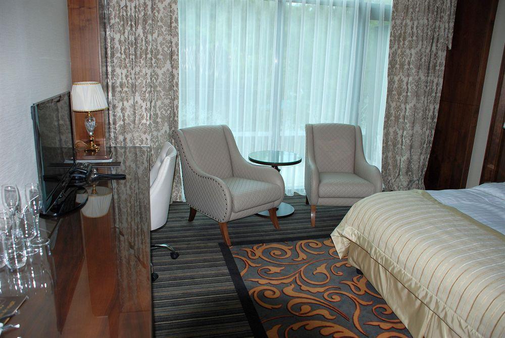Metropolis Hotel Bistriţa Extérieur photo