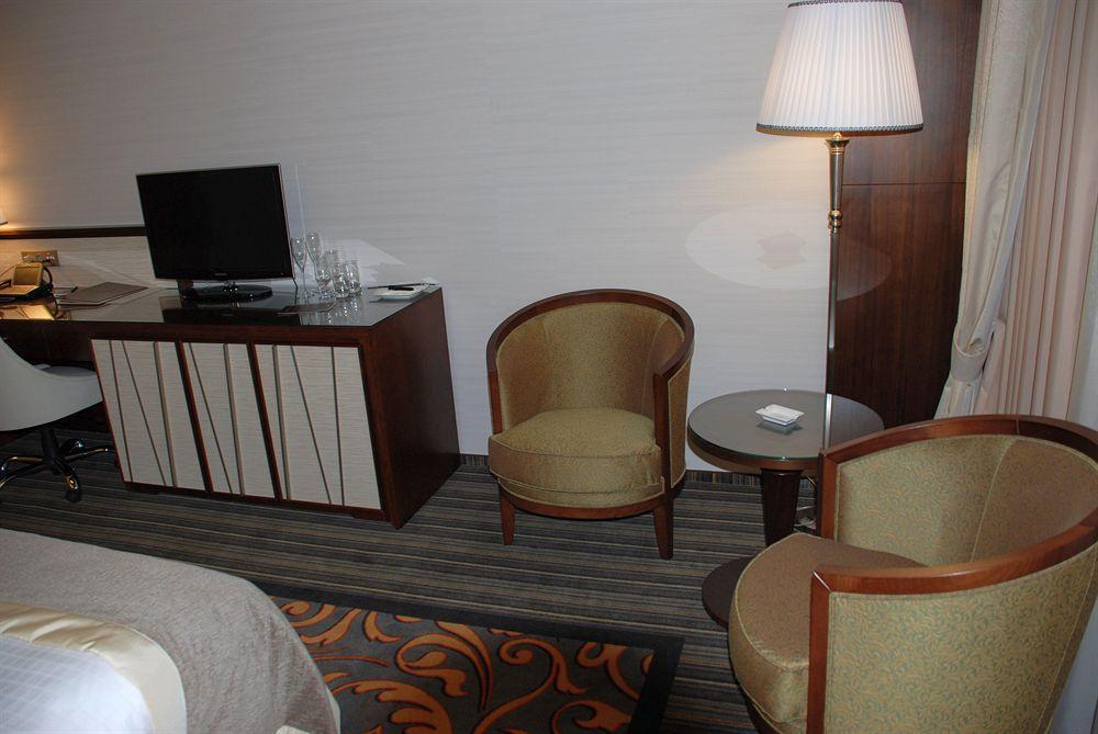 Metropolis Hotel Bistriţa Extérieur photo
