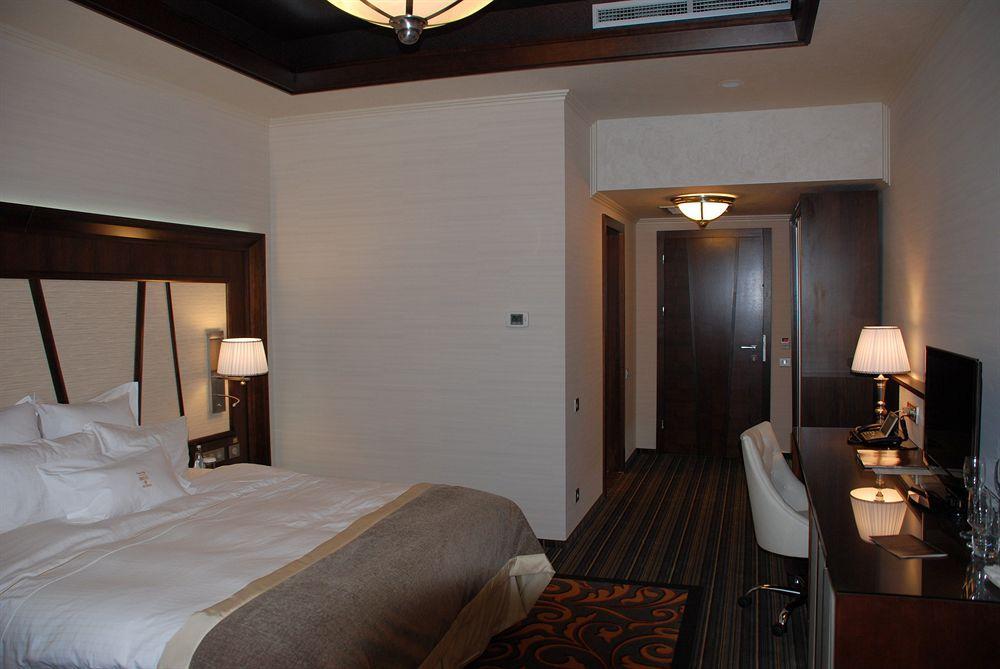 Metropolis Hotel Bistriţa Extérieur photo