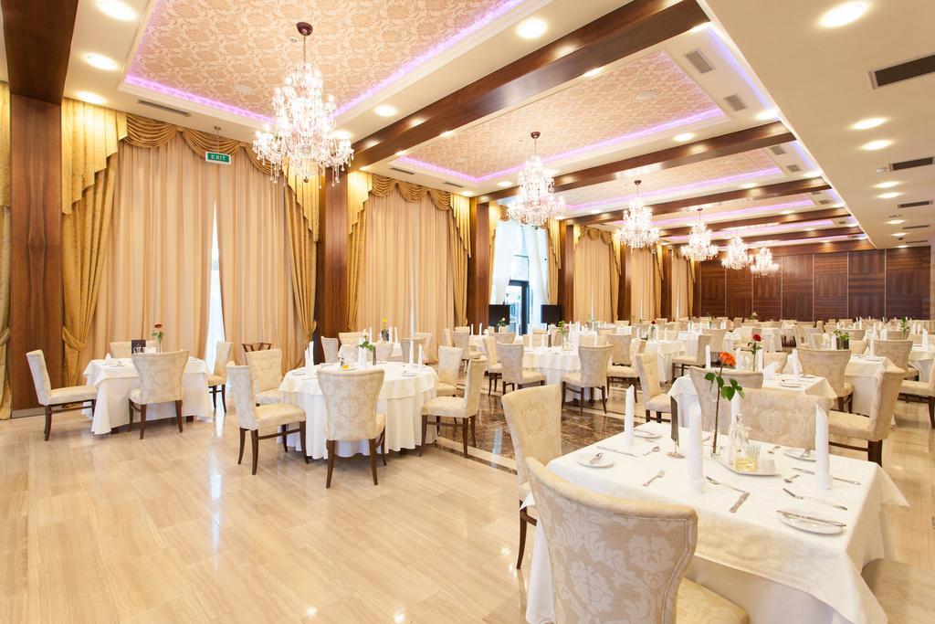 Metropolis Hotel Bistriţa Extérieur photo