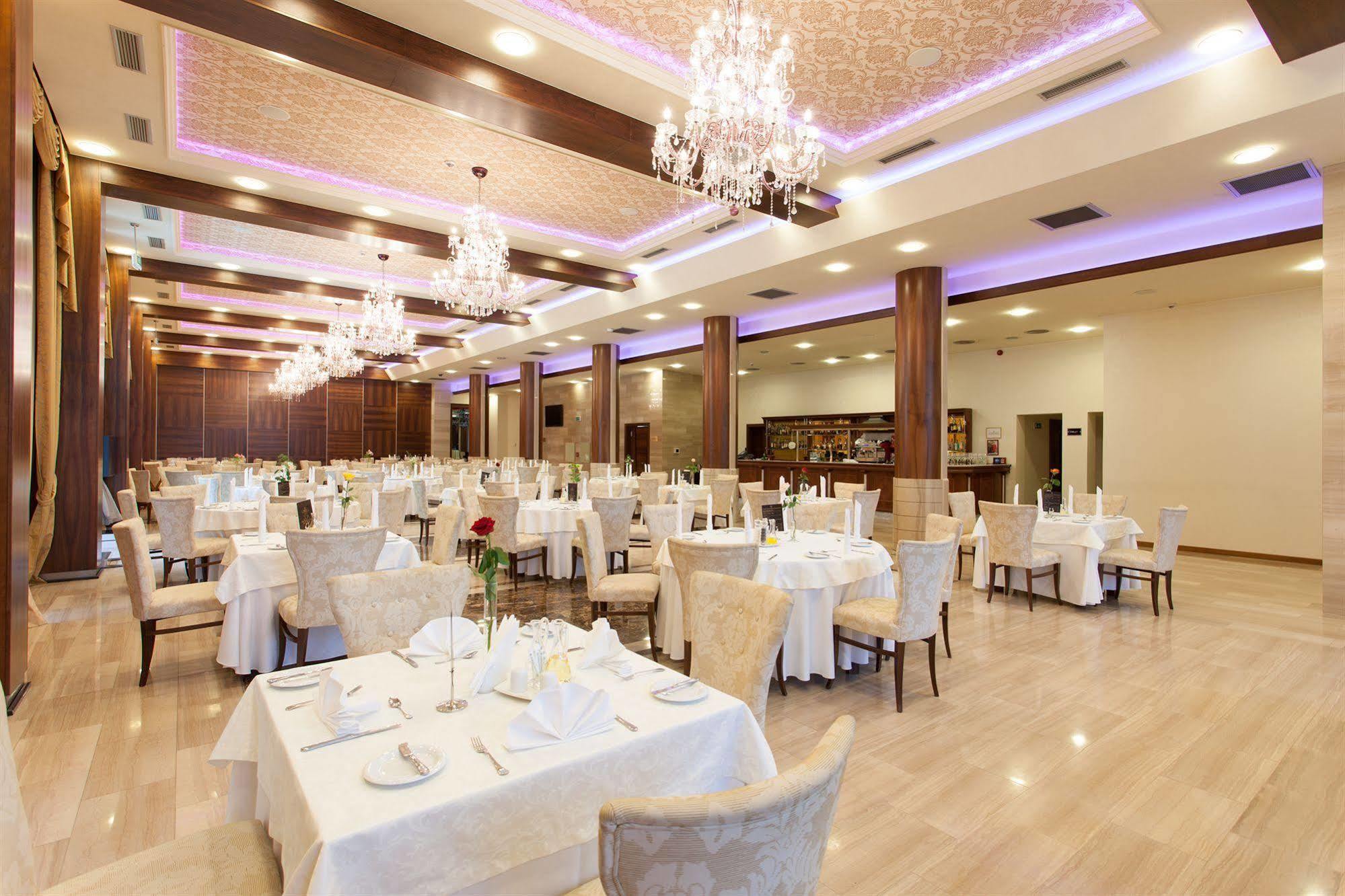 Metropolis Hotel Bistriţa Extérieur photo