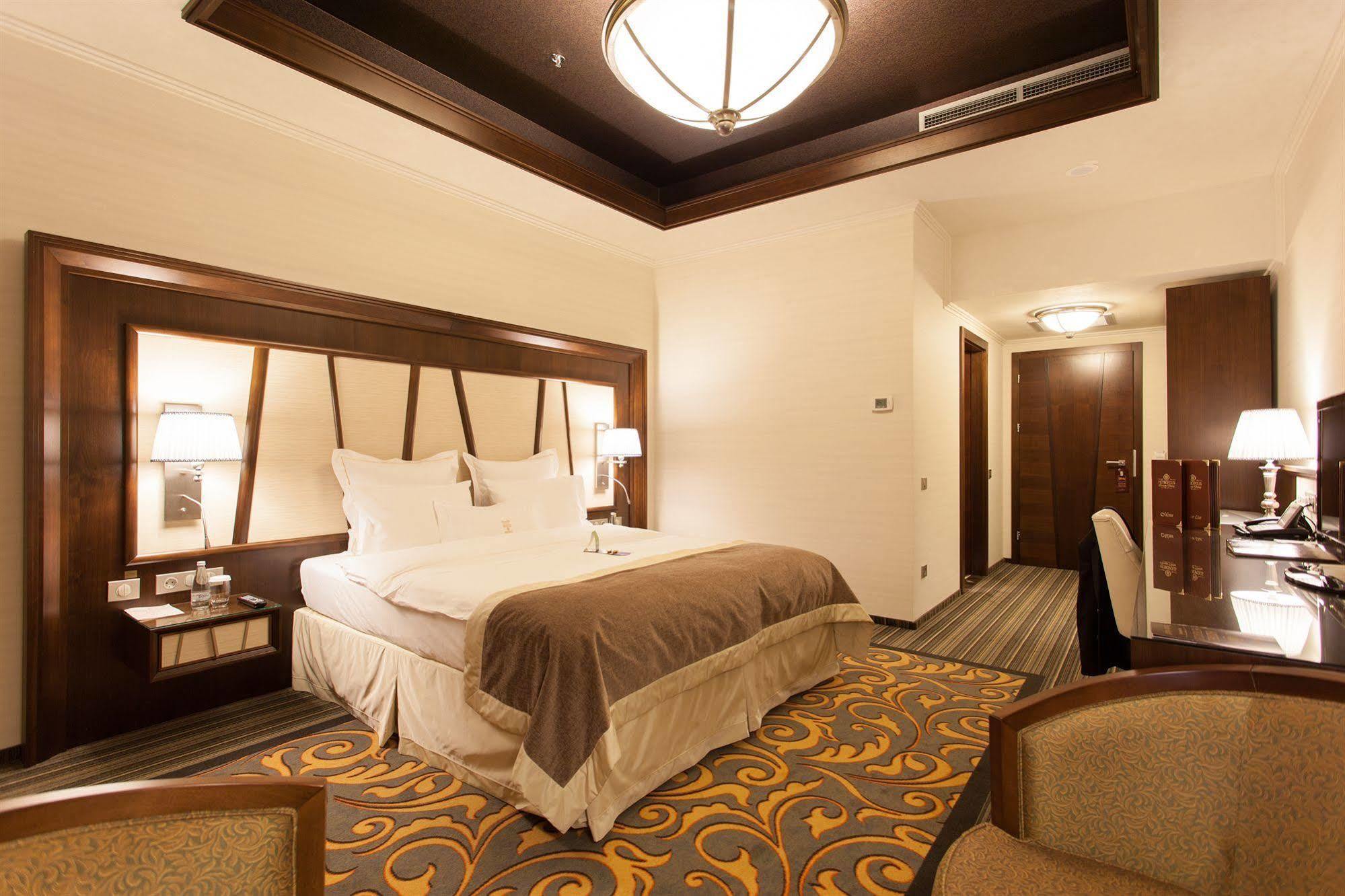 Metropolis Hotel Bistriţa Extérieur photo