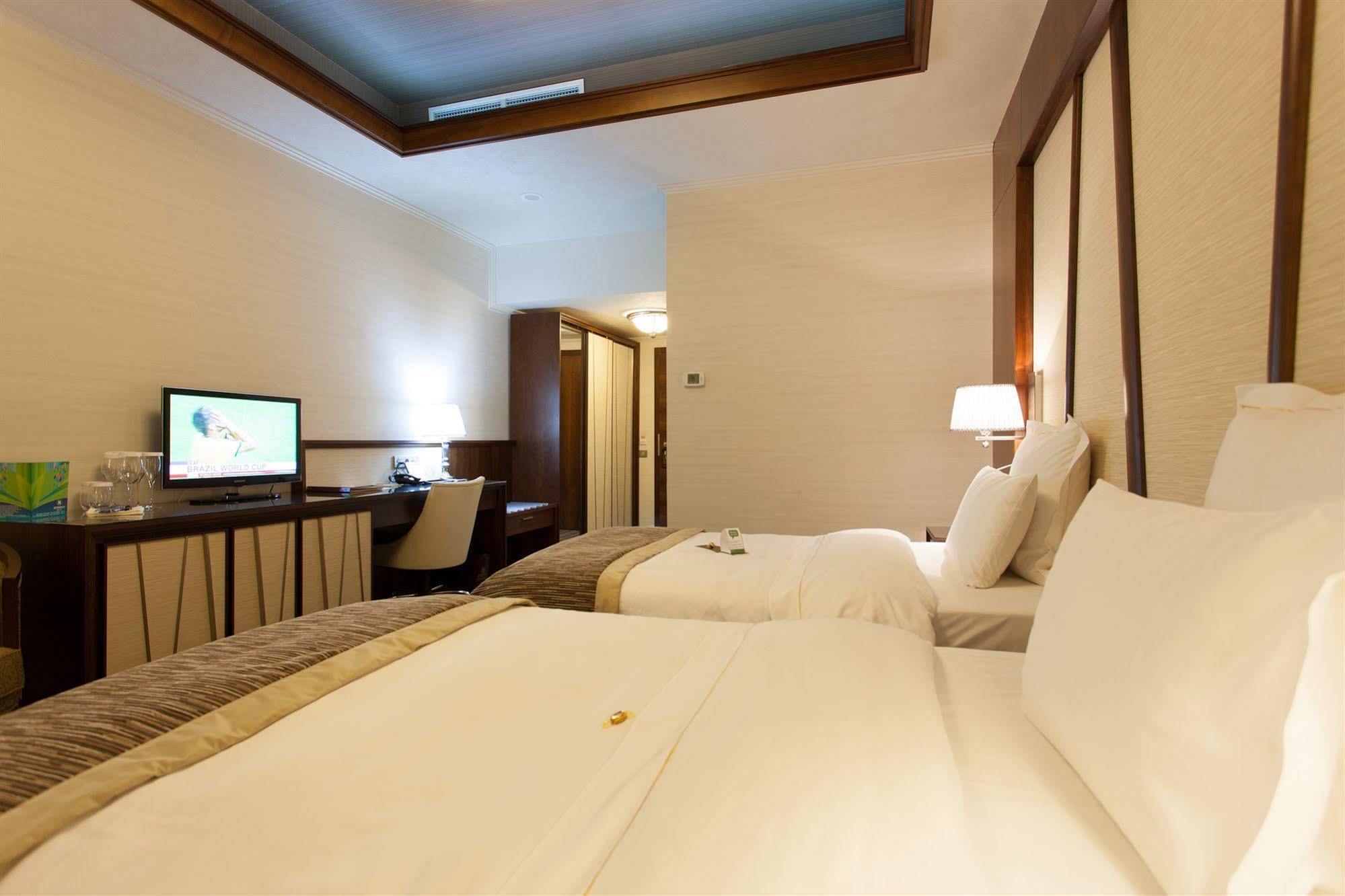 Metropolis Hotel Bistriţa Extérieur photo