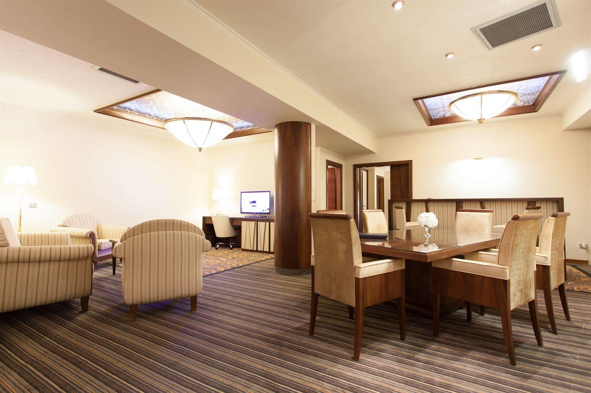 Metropolis Hotel Bistriţa Extérieur photo