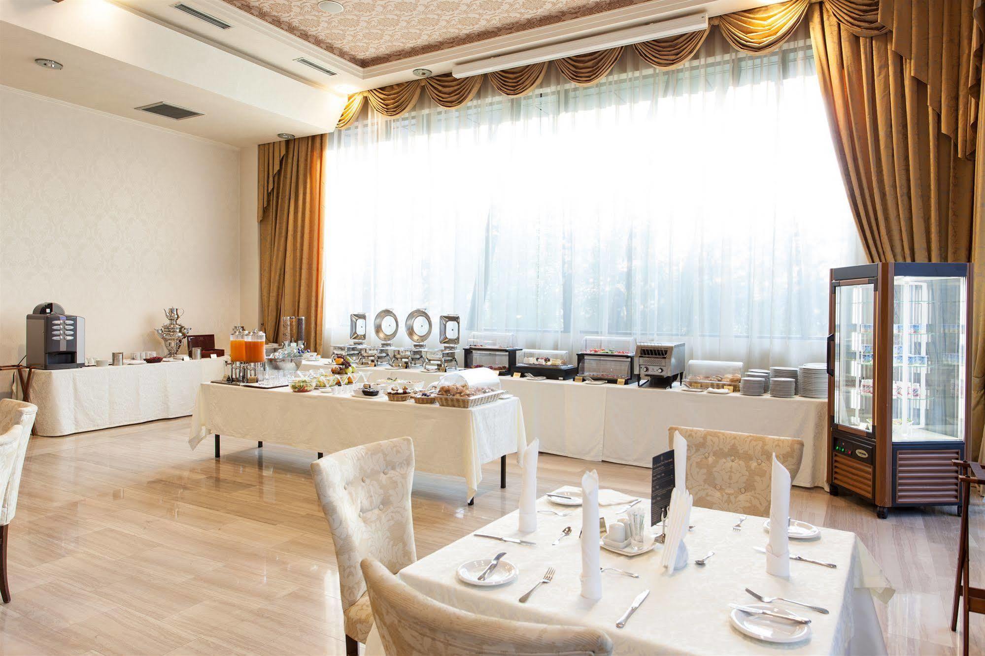 Metropolis Hotel Bistriţa Extérieur photo
